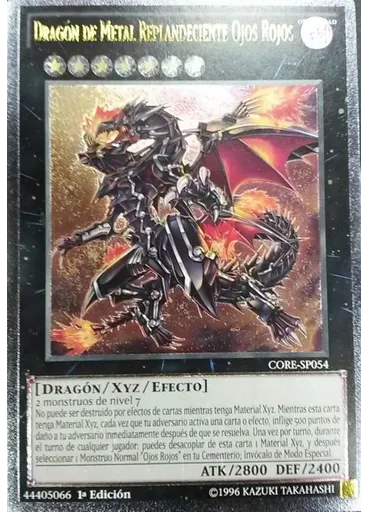 Dragón de Metal Resplandeciente de Ojos Rojos