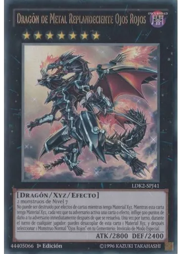 Dragón de Metal Resplandeciente de Ojos Rojos