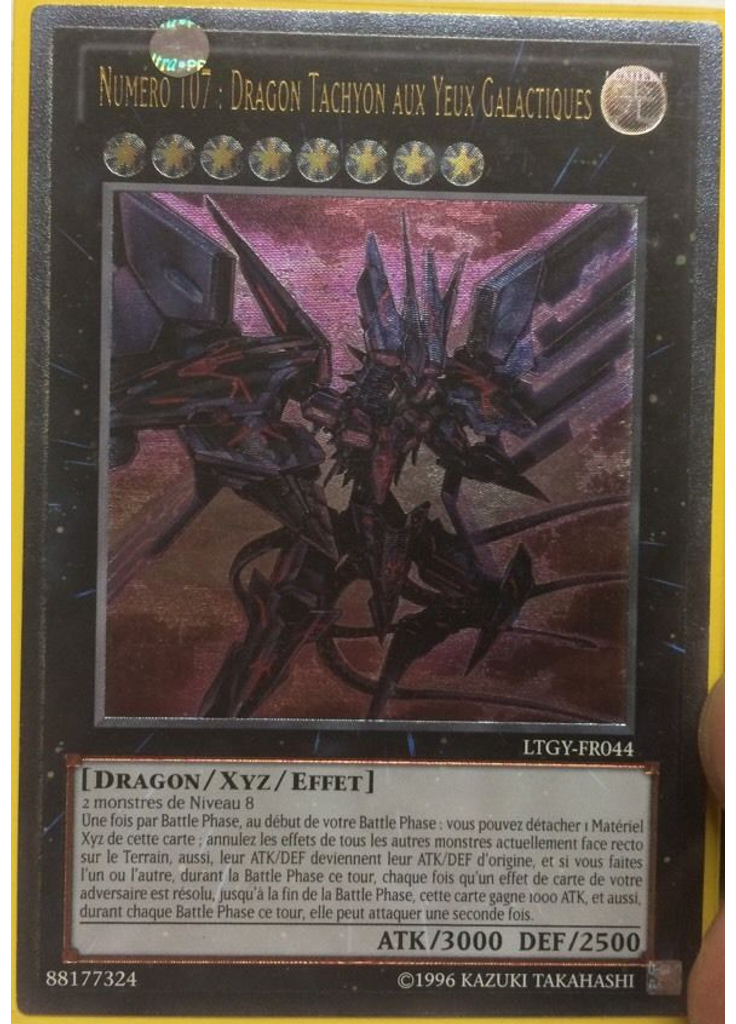 Numéro 107 : Dragon Tachyon aux Yeux Galactiques (Ultimate Rare Unlimited)