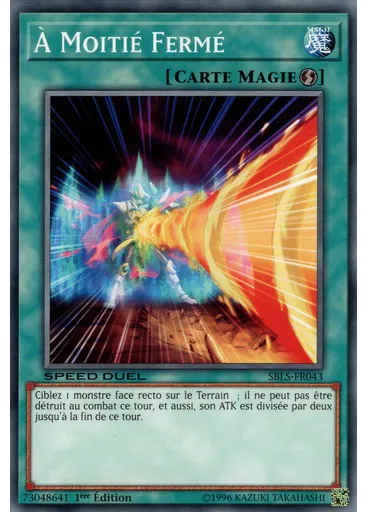 À Moitié Fermé